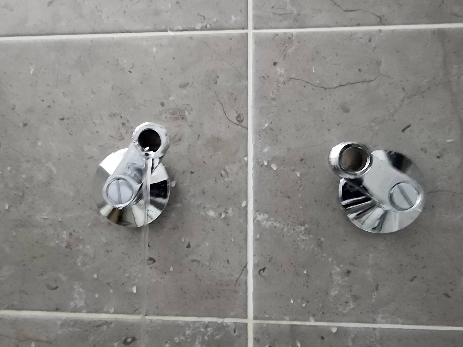 수도 배관과 편심 연결