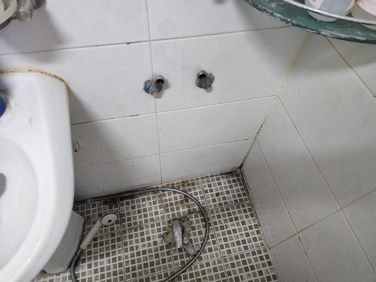 수도 계량기 밸브 잠금 후 기존 수전 분리